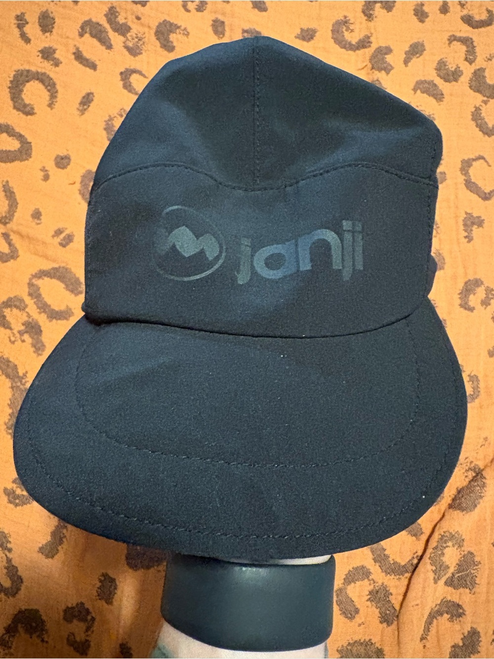 Janji running hat with bungee back - Picture 2 of 6